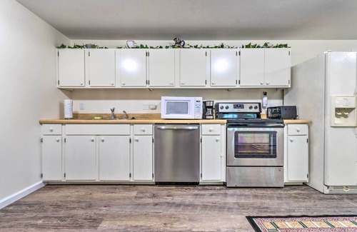 Hot Springs Village Apartamento | Deck w/ BBQ: Hot Springs Village Apt!