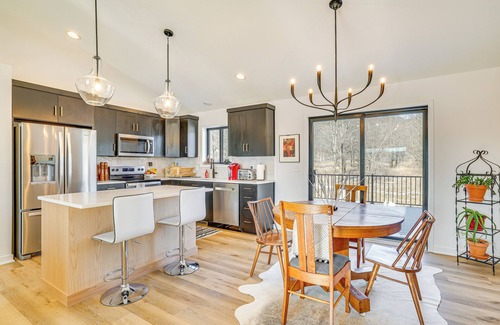 Rochester Casa | Deck w/ Forest Views: Modern Home in Rochester!