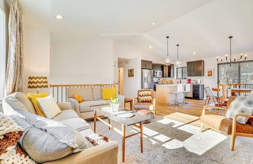 Rochester Casa | Deck w/ Forest Views: Modern Home in Rochester!