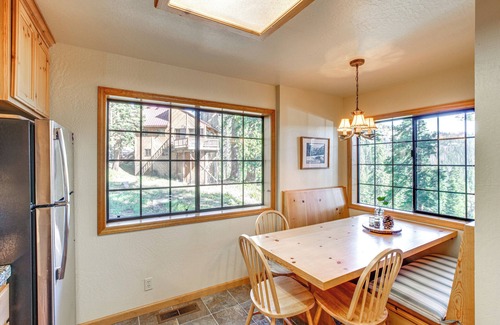 Bear Valley Cabina | 1 Mi to Skiing: Cabin w/ Deck in Bear Valley!