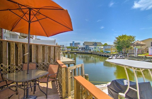 Caine Woods Casa | Deck with Canal Access Ocean City Townhome