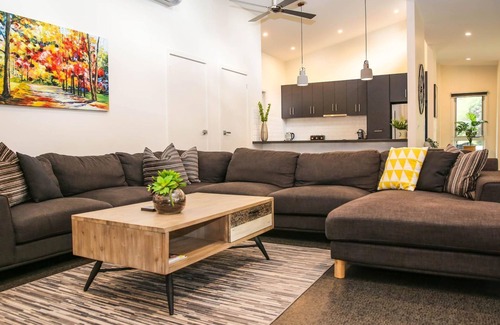 Bright Casa | Ataviada en Bright: lujo moderno para las familias