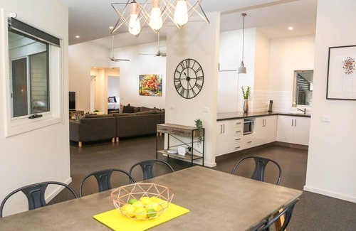 Bright Casa | Ataviada en Bright: lujo moderno para las familias