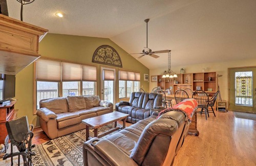 Beech Mountain Casa | Decks and Scenic Views Beech Mountain Cabin!