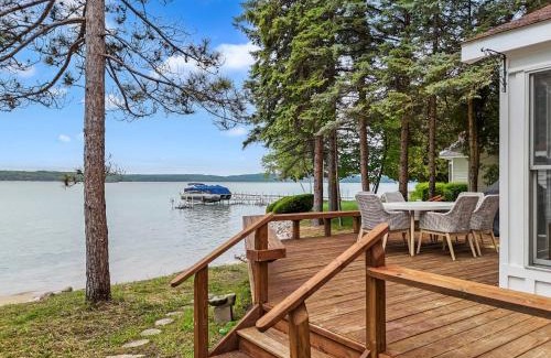 Lake Township Casa | Deckside Dreams on Crystal Lake