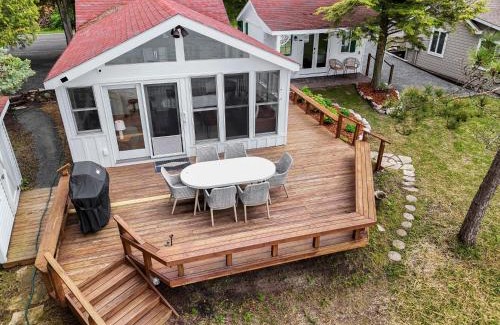 Lake Township Casa | Deckside Dreams on Crystal Lake