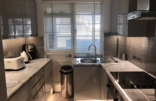 Hove Apartamento | Deco Seafront | By My Getaways