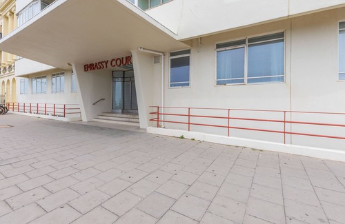 Hove Apartamento | Deco Seafront | By My Getaways