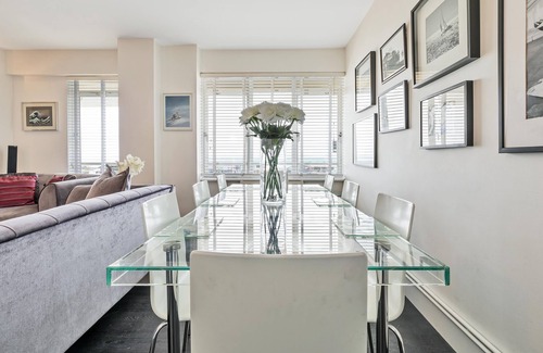 Hove Apartamento | Deco Seafront | By My Getaways
