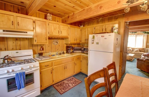 Summit Estates Cabina | ¡Grandes tarifas entre semana! Camina hasta la cima de la nieve. Mascota amigable.