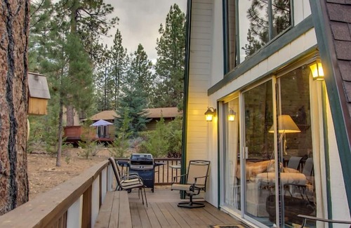 Summit Estates Cabina | ¡Grandes tarifas entre semana! Camina hasta la cima de la nieve. Mascota amigable.