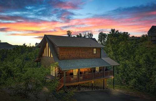 Gatlinburg - Pigeon Forge Cabina | 💕Private, Luxury Getaway! Amazing Mountain Views/Game Room/Theater Room/Hot Tub
