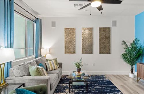 Desert View Village Apartamento | Dedicated Workspace - 5 Min to Golf - Barrett Jackson - King Bed - Parking S309