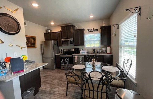 Gladewater Casa | Dee’s Cozy Corner Cottage