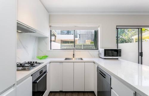 Dee Why Casa | Dee Why - DY008 - Clyde Rd - Renovated 3BR Townhouse with Courtyards Double Garage Near Dee Why Beach