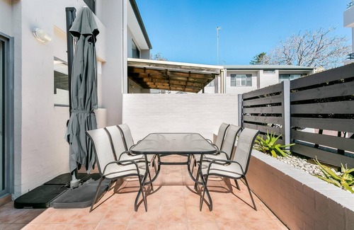 Dee Why Casa | Dee Why - DY008 - Clyde Rd - Renovated 3BR Townhouse with Courtyards Double Garage Near Dee Why Beach
