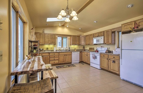 Thayerville Casa | ¡NUEVO! Deep Creek Lake Townhome w / cubierta y vistas al agua