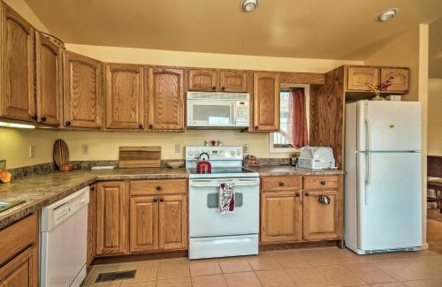 Thayerville Casa | Deep Creek Lake Townhome with Deck and Water Views