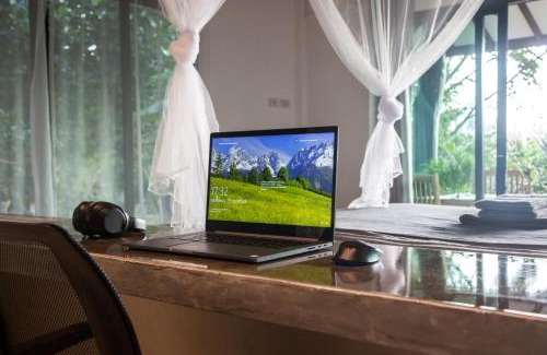 Hin Hong Chalet De Esquí | Deep Dream Chalet