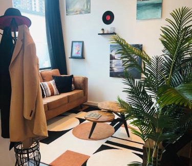 Deep Ellum Apartamento | Deep Ellum Theatre Suite - The Black Collection