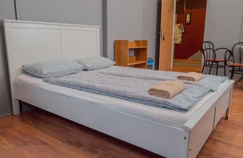 Terezvaros Hostal | DeeP Guest House