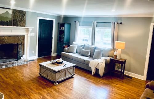 Lookout Mountain Casa | Deep Soak Tub, Waterfall Shower, Near Rock City!