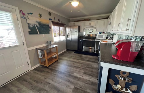 Surf City Cabaña | Deep-Water Canal Front Coastal Cottage Only Steps to the Beach & Pet Friendly!