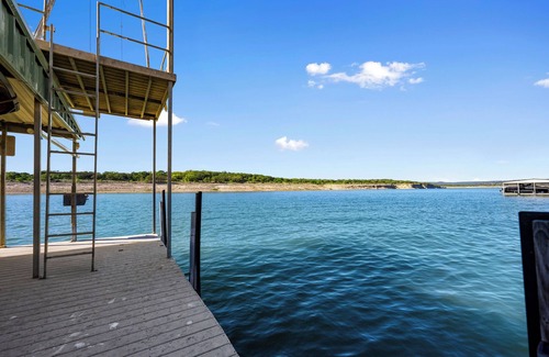 Highland Lake Estates Casa | Deep Waterfront~Boat Dock~Game Cave/Bar~Pavilion~Balcony, sleeps 15