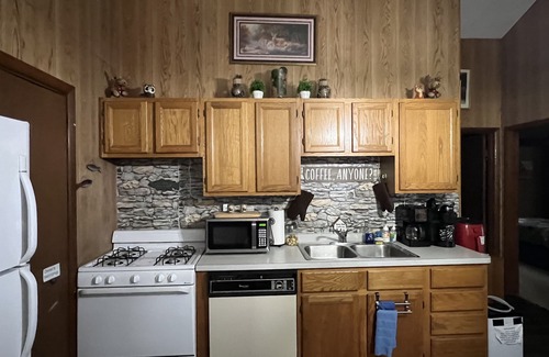 Russell Cabina | Deep Woods Cabins Relaxing 2 bedroom cabin # 6