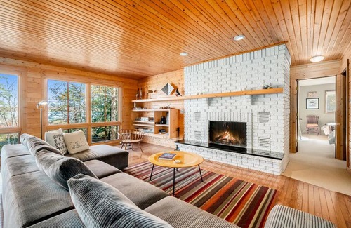 Lake Township Casa | Deep Woods Modern