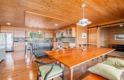 Lake Township Casa | Deep Woods Modern