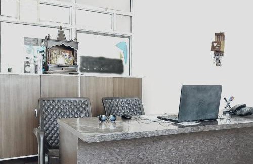 Amritsar Hotel | DEEPAK HOMESTAY & PALACE - Near Celebration Mall & Market - In Budget Rooms