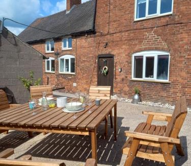 Doveridge Casa | Deepmoor Farmhouse, Doveridge, Derbys.
