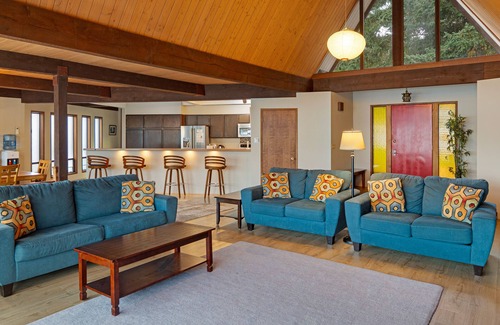 Friday Harbor Casa | Muelle de aguas profundas! ¡HOGAR DE TRES DORMITORIOS EN LA HERMOSA MITCHELL BAY! (HV)