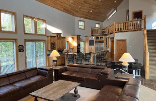Stambaugh Casa | Deepwater Lodge Chicaugon Lake!
