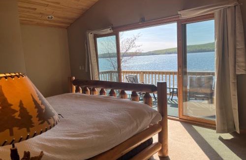 Stambaugh Casa | Deepwater Lodge Chicaugon Lake!