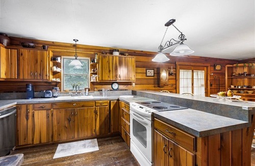 Williams Cabina | Deer Bend Cabin: A Beautiful Woodsy Escape in the Heart of Southern Indiana