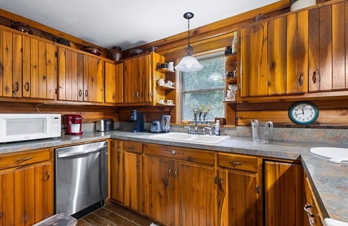 Williams Cabina | Deer Bend Cabin: A Beautiful Woodsy Escape in the Heart of Southern Indiana