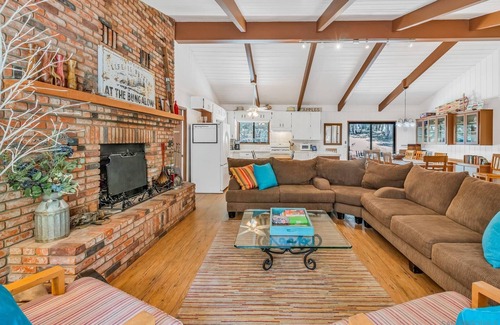 Julian Casa | Deer Bungalow 1/2 house rental with spa. House not shared. Pets Okay! NEW