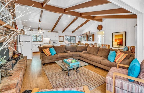 Julian Casa | Deer Bungalow 1/2 house rental with spa. House not shared. Pets Okay! NEW