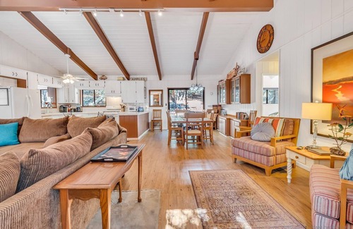 Julian Casa | Deer Bungalow 1/2 house rental with spa. House not shared. Pets Okay! NEW