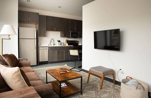 Westown Apartamento | Deer District Studio Apt JC8 - One Block from Fiserv and Baird