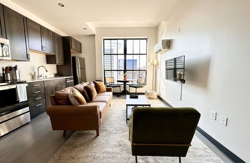 Westown Apartamento | Deer District Studio Apt JC10 - One Block from Fiserv and Baird