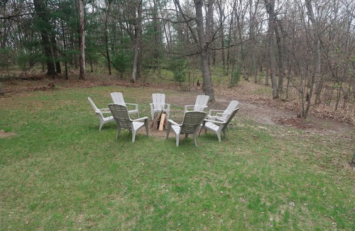 Mauston Casa | Deer Grove Cottage 25 min to Dells-Fire Pit Dogs Allowed