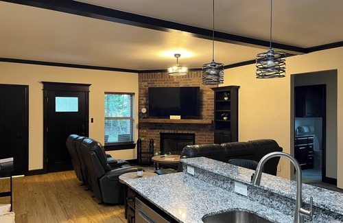Norman Cabina | DEER LAKE CABIN NEWLY BUILT with Fireplace