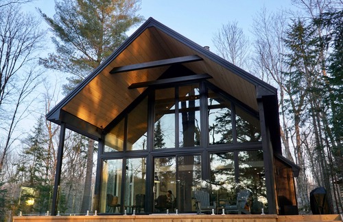 Unorganized Centre Parry Sound Cabina | Deer Lake Onyx - Modern Waterfront Cottage