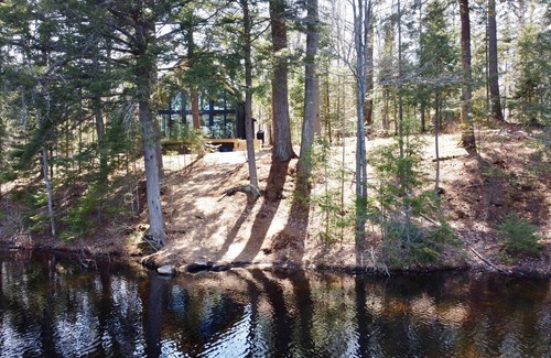 Unorganized Centre Parry Sound Cabina | Deer Lake Onyx - Modern Waterfront Cottage