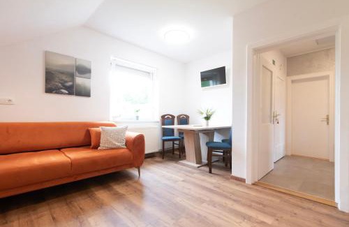 Hrib pri Hinjah Apartamento | Deer Land Photo Apartment