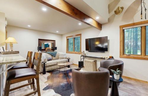 Bigfork Casa | Deer Pine Cabin