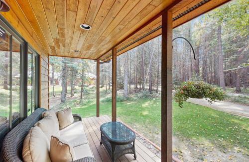 Bigfork Casa | Deer Pine Cabin